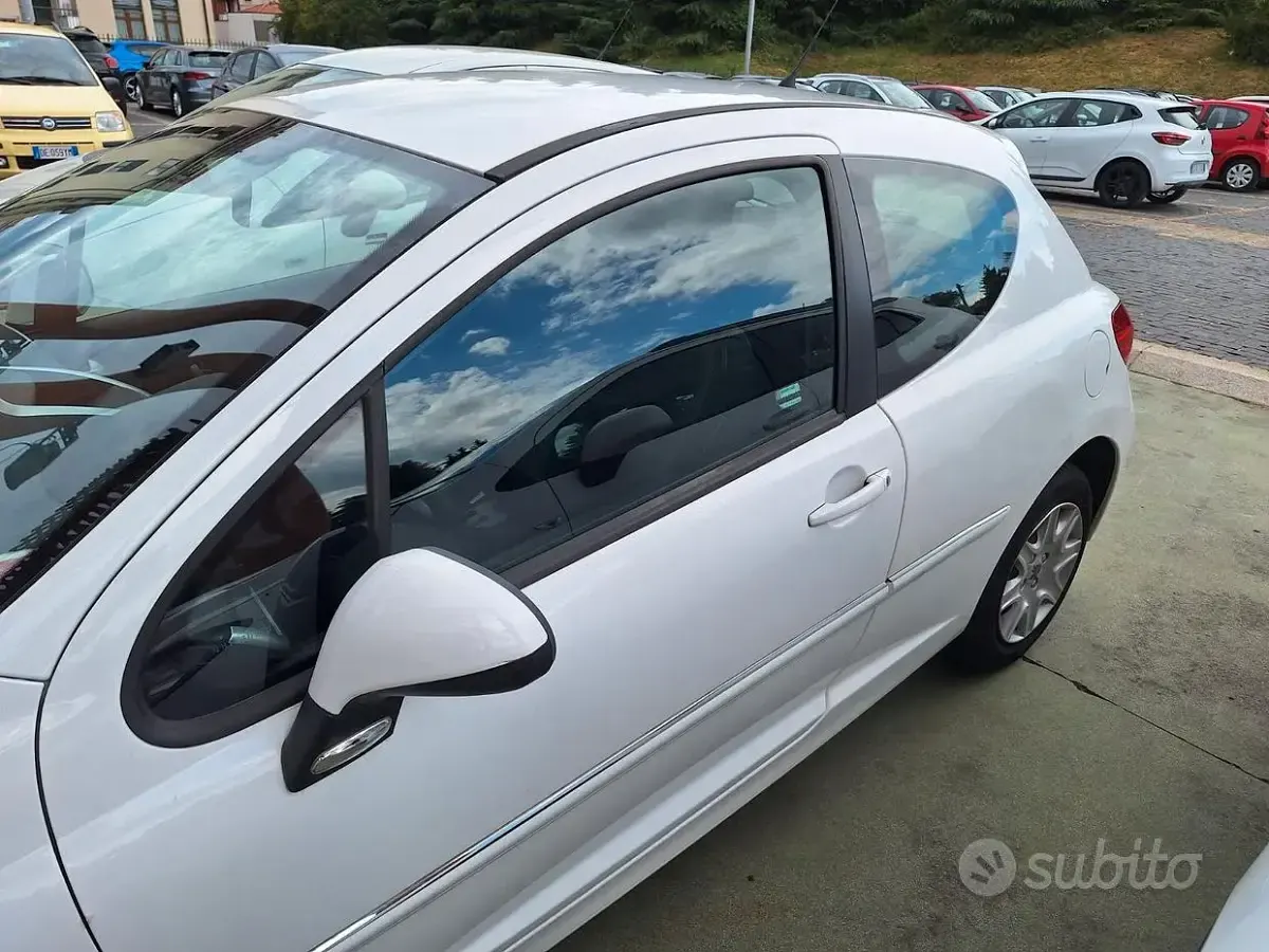 Usata Peugeot 207 73 CV (53 kW) 2011 Bianco Berlina