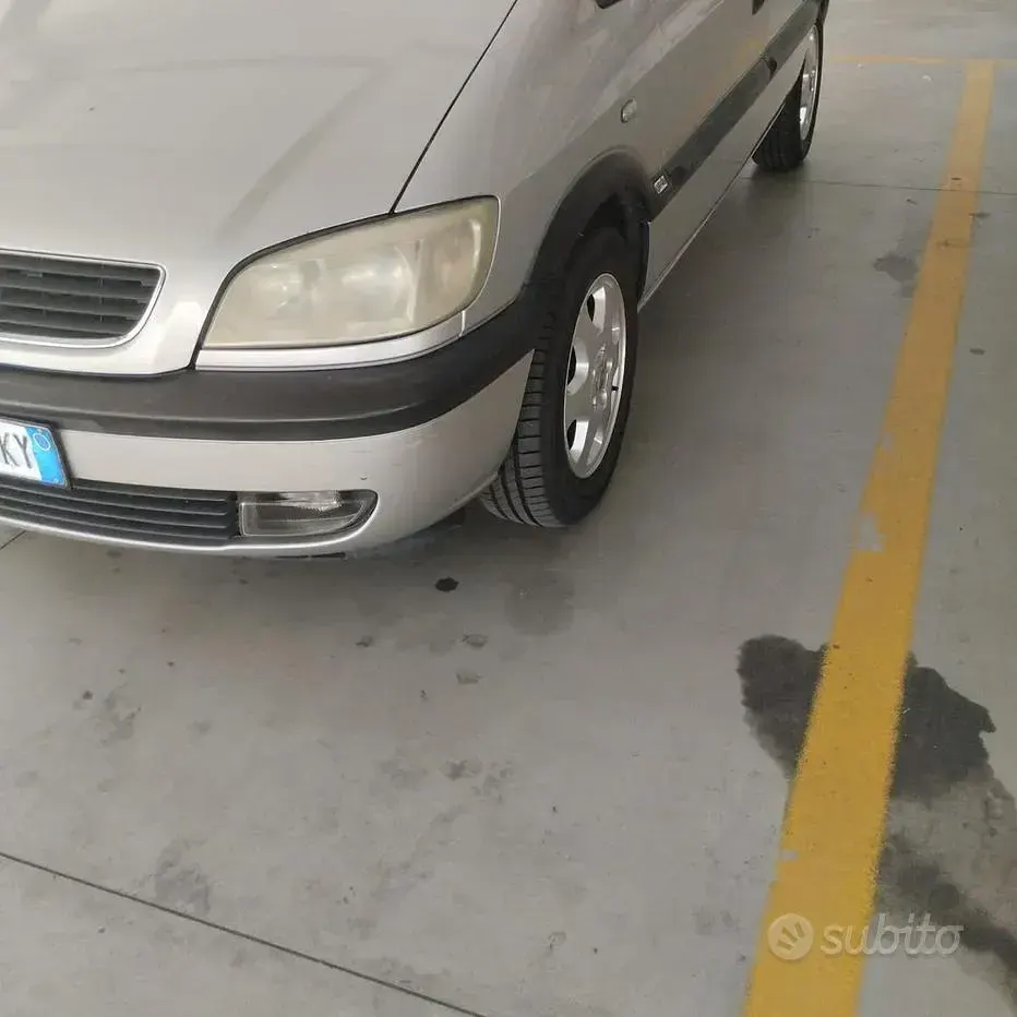 Usata Opel Zafira 125 CV (91 kW) 2002 Grigio Monovolume