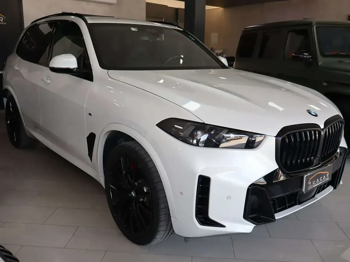 Begagnad BMW X5 M M Sport 298 HK (219 kW) 2024 Vit SUV