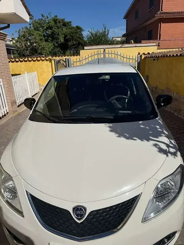 Usata Lancia Ypsilon Gold 69 CV (50 kW) 2015 Utilitaria