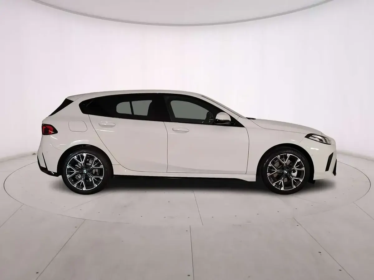 Nuova BMW 120 M Sport 163 CV (119 kW) 2026 Alpin white Utilitaria