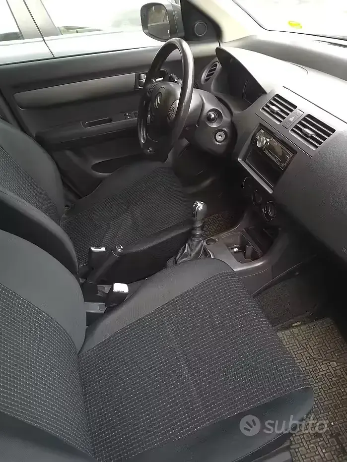 Usata Suzuki Swift 69 CV (50 kW) 2005 Bluazzurro Utilitaria