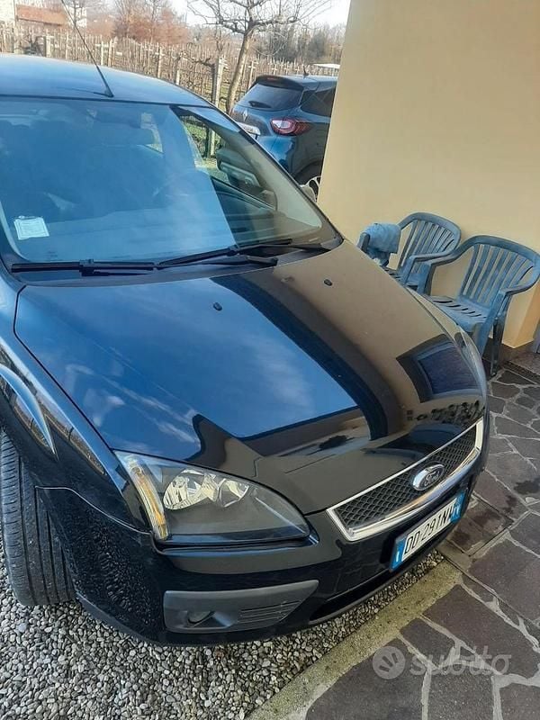 Usata 2007 Ford Focus Tre volumi | 1500 € (Super prezzo) - Immagine 1/4
