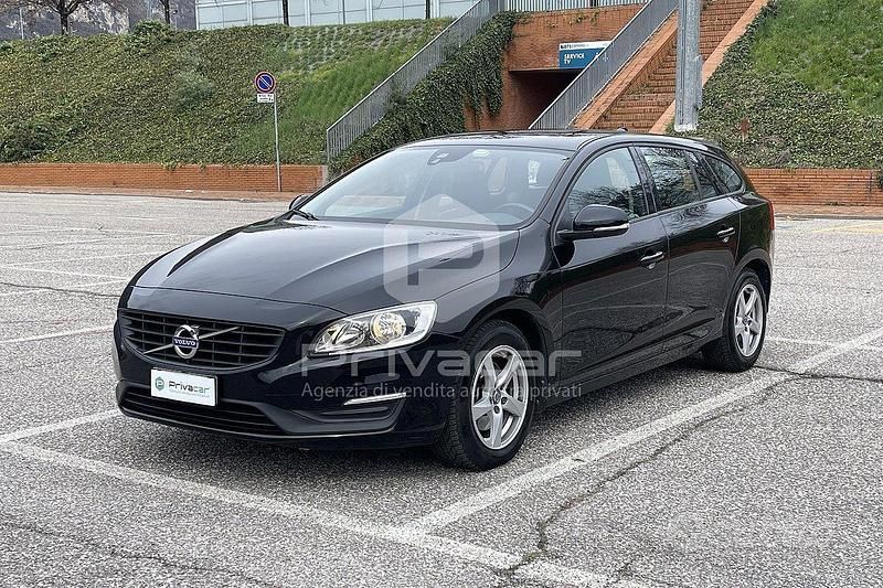 Usata Volvo V60 Kinetic 150 CV (110 kW) 2016 Nero Station wagon