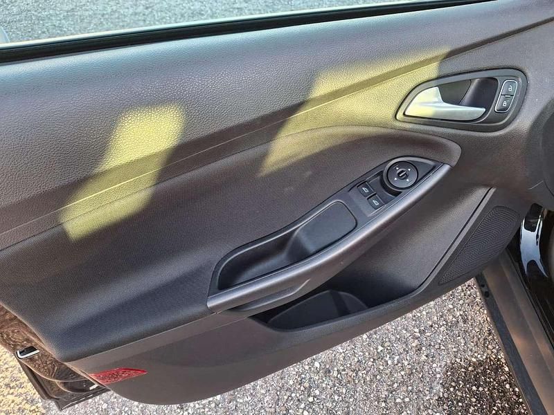 Usata Ford Focus Titanium S 101 CV (74 kW) 2017 Nero Berlina