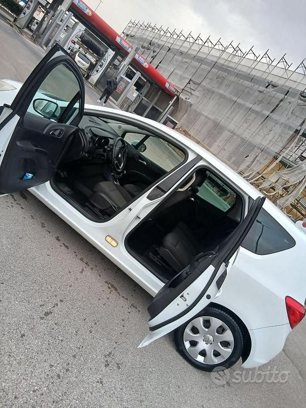 Usata Opel Meriva 120 CV (88 kW) 2013 Bianco Monovolume