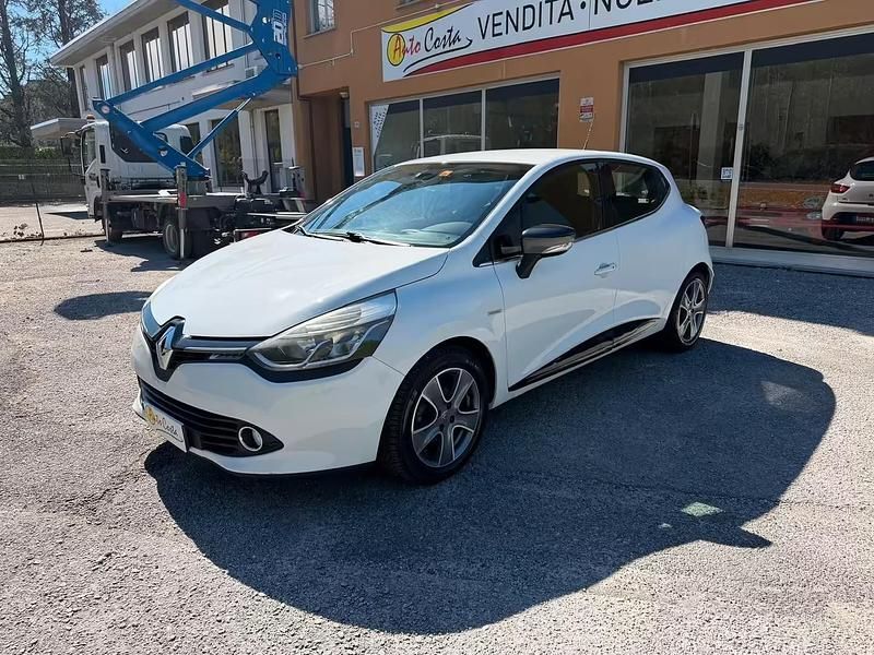 Second-hand Renault Clio IV 90 CP (66 kW) 2015 Alb Berlinǎ