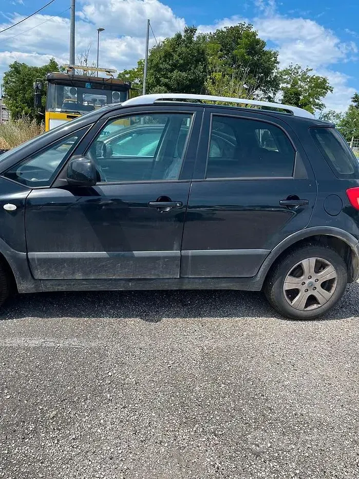 Usata Fiat Sedici 120 CV (88 kW) 2007 Nero SUV