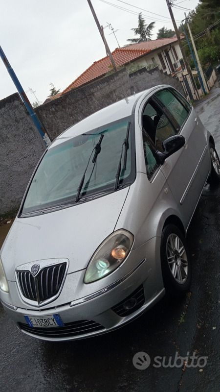 Grigio Usata 2012 Lancia Musa Monovolume | 4900 € (Cara) - Immagine 1/3