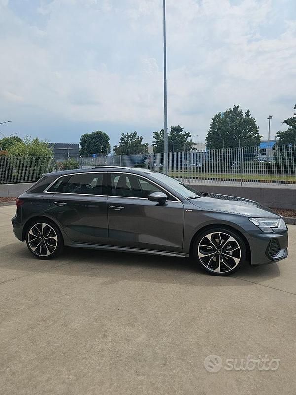 Nuova Audi A3 S-Line 177 CV (130 kW) 2025 Grigio Utilitaria