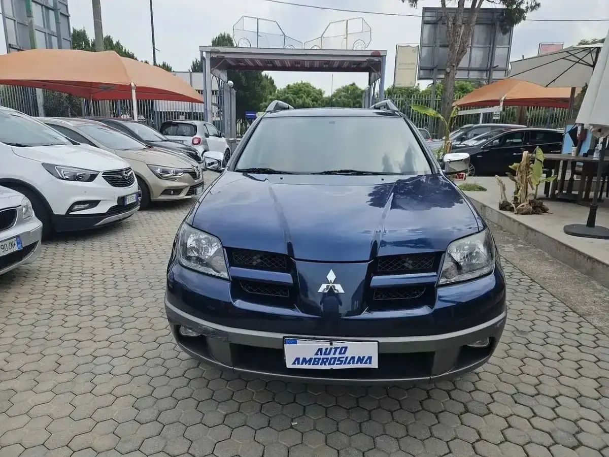 Usata Mitsubishi Outlander Comfort Edition 136 CV (100 kW) 2003 Blu/azzurro SUV
