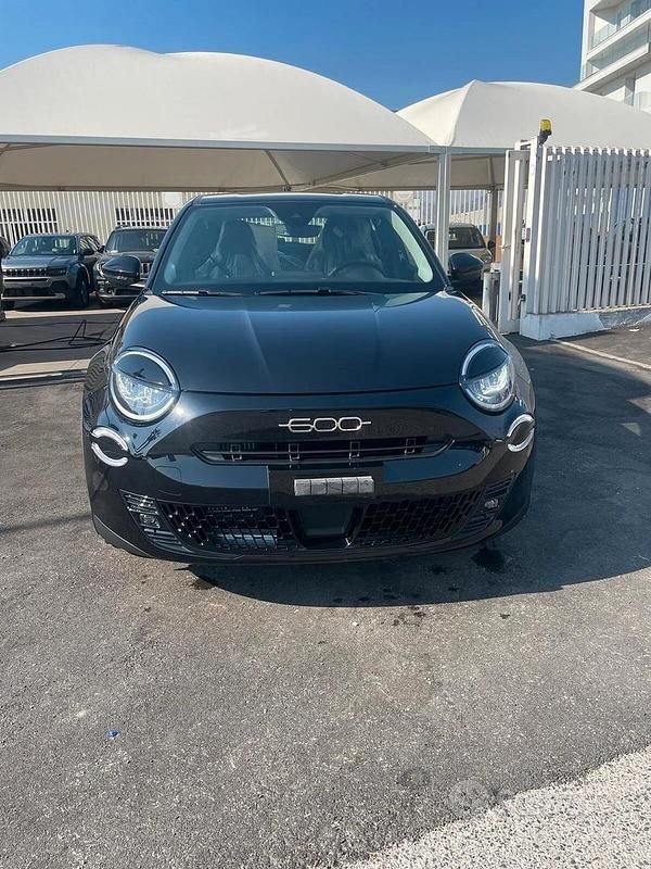 Nero Nuova 2025 Fiat 600 SUV | 26.500 € - Immagine 1/4