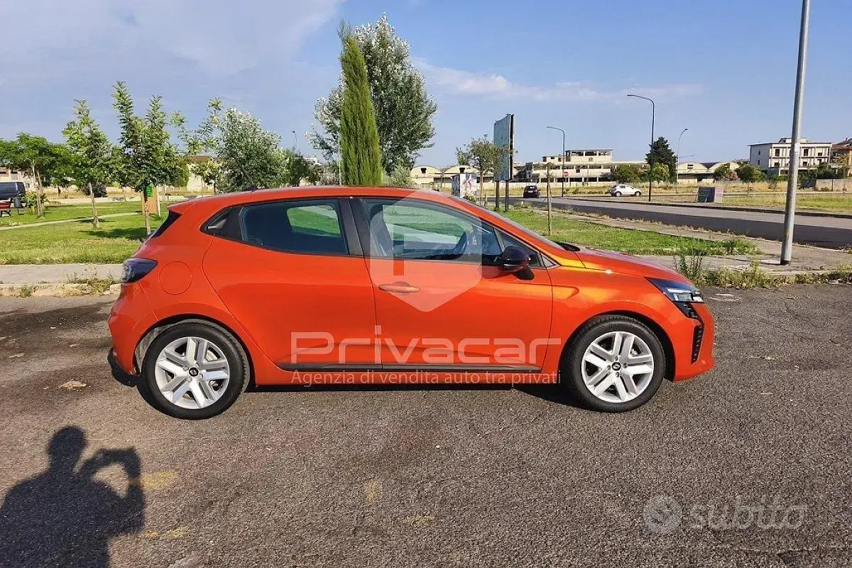 Usata Renault Clio V Evolution 94 CV (69 kW) 2024 Arancione Utilitaria