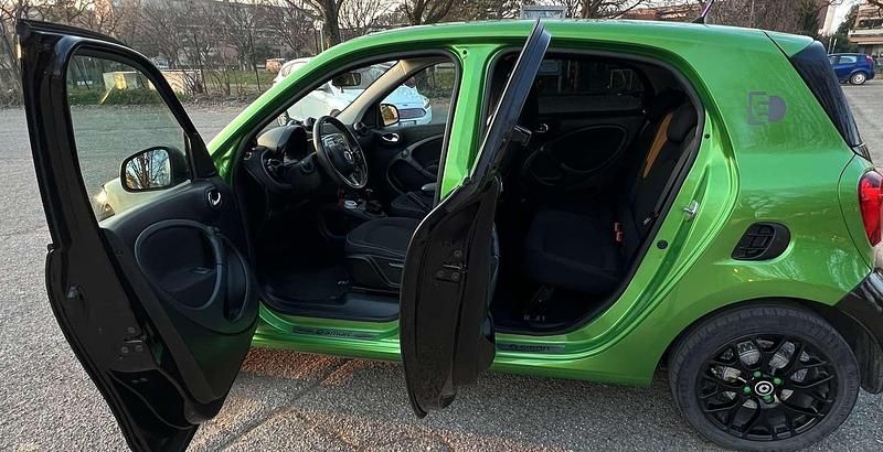 Usata Smart ForFour Electric Drive Passion 41 kW (56 CV) 2018 Nero Utilitaria