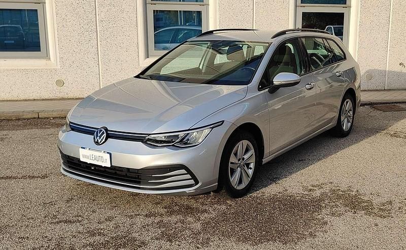 Usata VW Golf VIII Life 116 CV (85 kW) 2021 Argento Station wagon