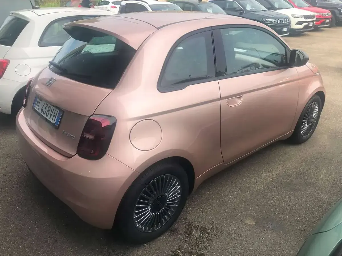 Usata Fiat 500 Icon 65 CV (47 kW) 2026 Rosa Utilitaria