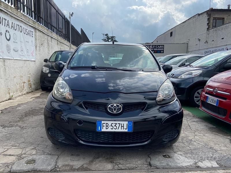 Nero Usata 2008 Toyota Aygo Due volumi | 3500 € (Buon prezzo) - Immagine 1/4