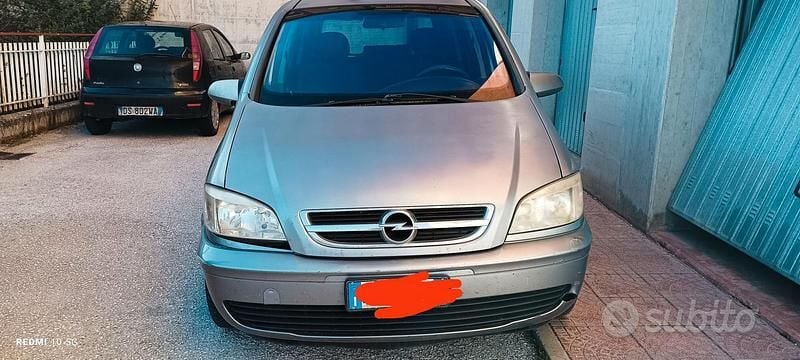 Usata Opel Zafira 101 CV (74 kW) 2004 Grigio Monovolume