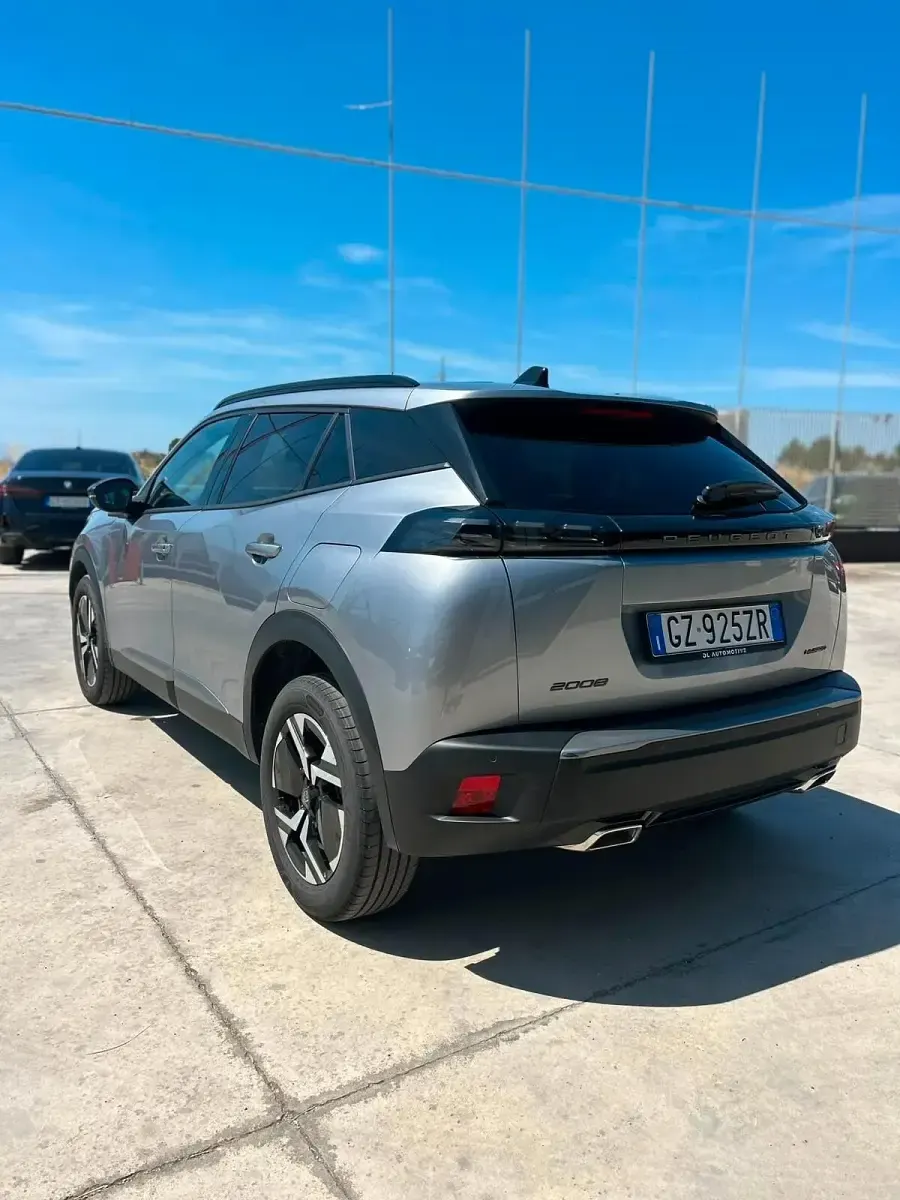 Usata Peugeot 2008 Allure 135 CV (99 kW) 2025 Grigio SUV