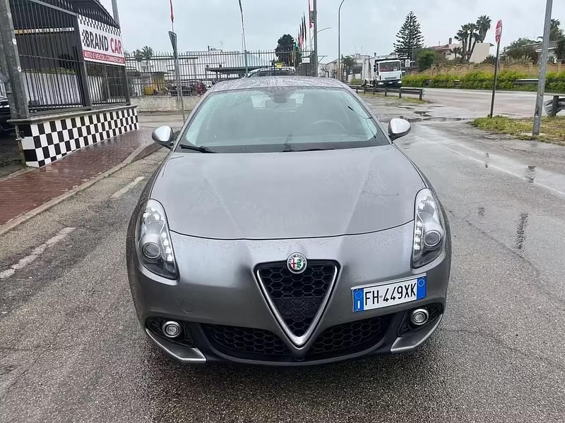 Usata Alfa Romeo Giulietta Super 119 CV (87 kW) 2017 Grigio Utilitaria