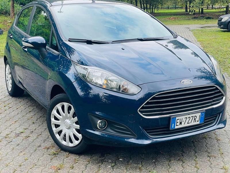 Blu/azzurro Usata 2014 Ford Fiesta Due volumi | 5990 € (Ottimo prezzo) - Immagine 1/4