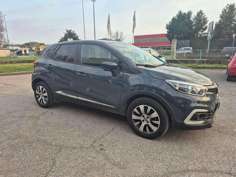 Usata Renault Captur 90 CV (66 kW) 2019 Grigio SUV