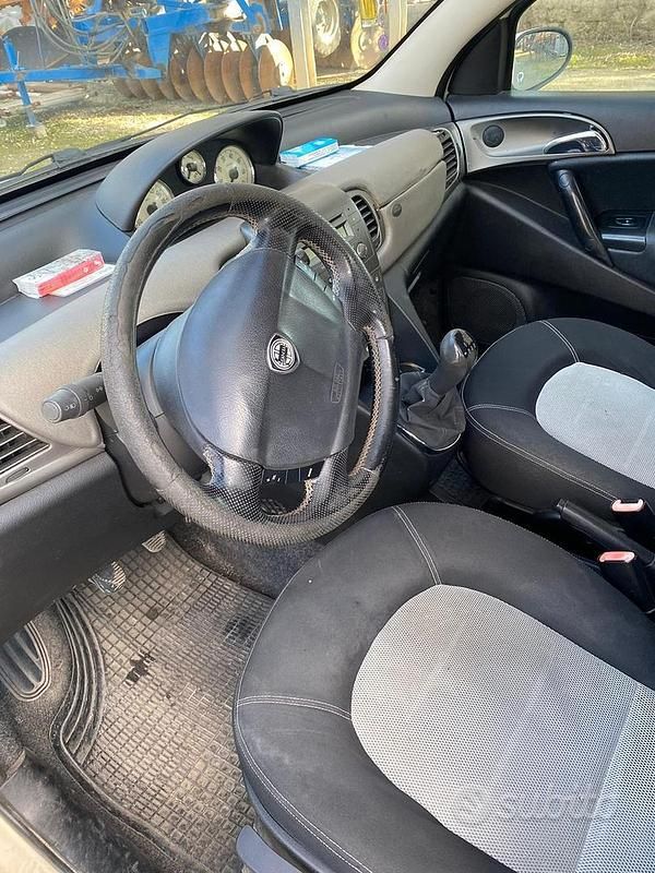Usata Lancia Ypsilon 75 CV (55 kW) 2003 Utilitaria