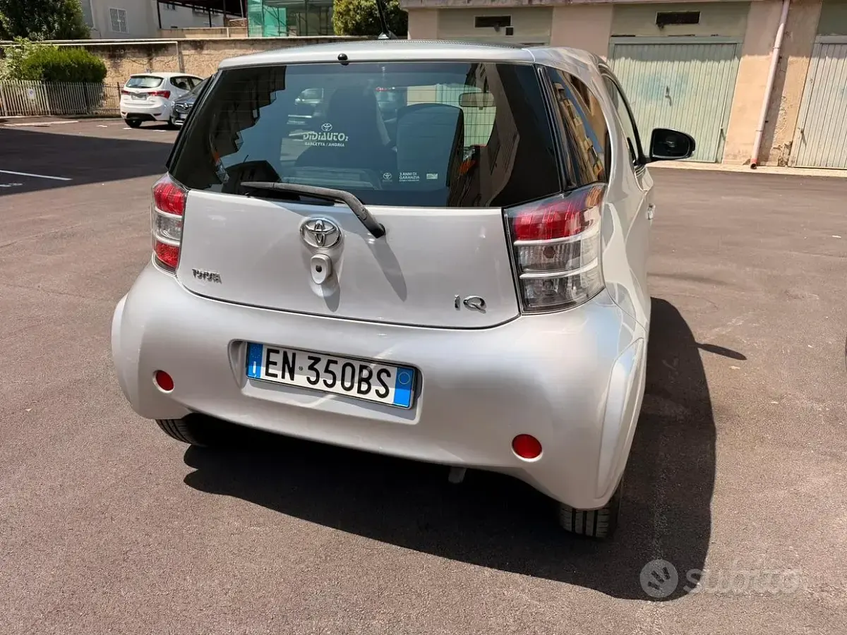Usata Toyota iQ 68 CV (50 kW) 2012 Grigio Utilitaria