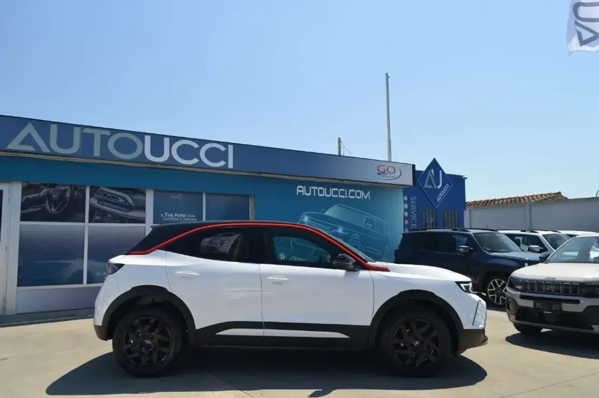 Usata Opel Mokka Elegance 131 CV (96 kW) 2023 Bianco tetto nero SUV