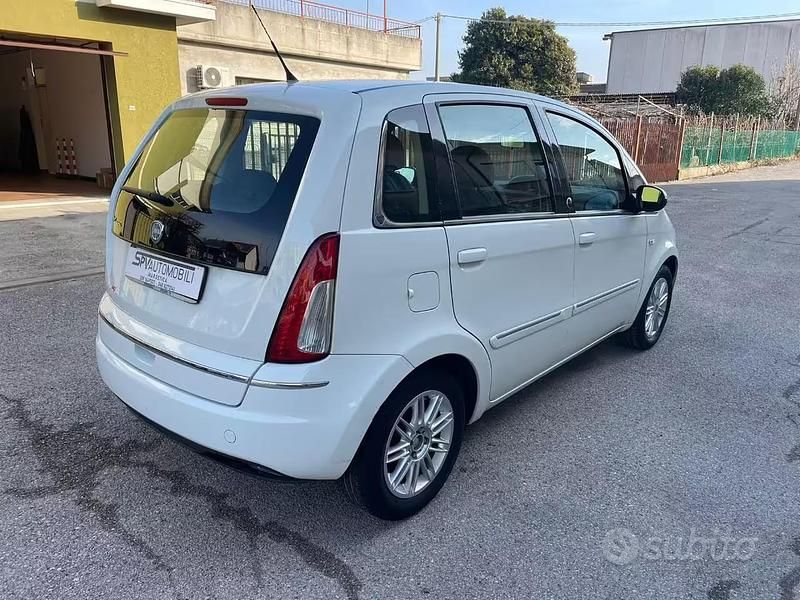 Usata Lancia Musa 77 CV (56 kW) 2009 Bianco Monovolume