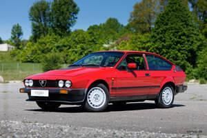 Usata Alfa Romeo GTV 158 CV (116 kW) 1986 Rosso Coupé
