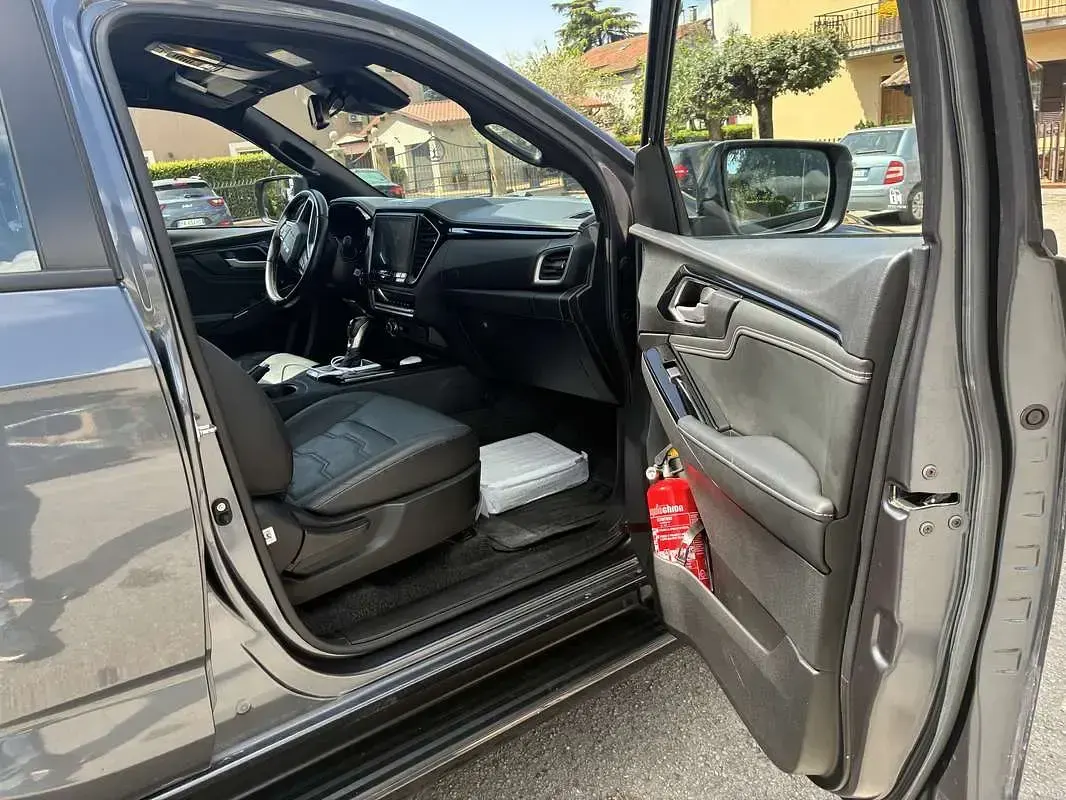 Usata Isuzu D-Max 163 CV (119 kW) 2024 Grigio SUV