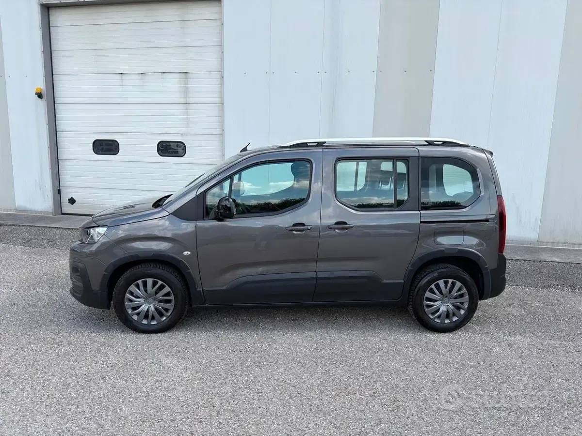 Usata Peugeot Rifter Active 110 CV (80 kW) 2021 Grigio platinum Monovolume