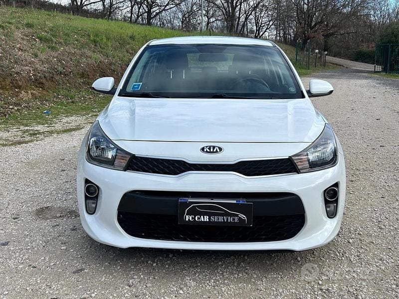 Usata Kia Rio 83 CV (61 kW) 2017 Bianco Berlina