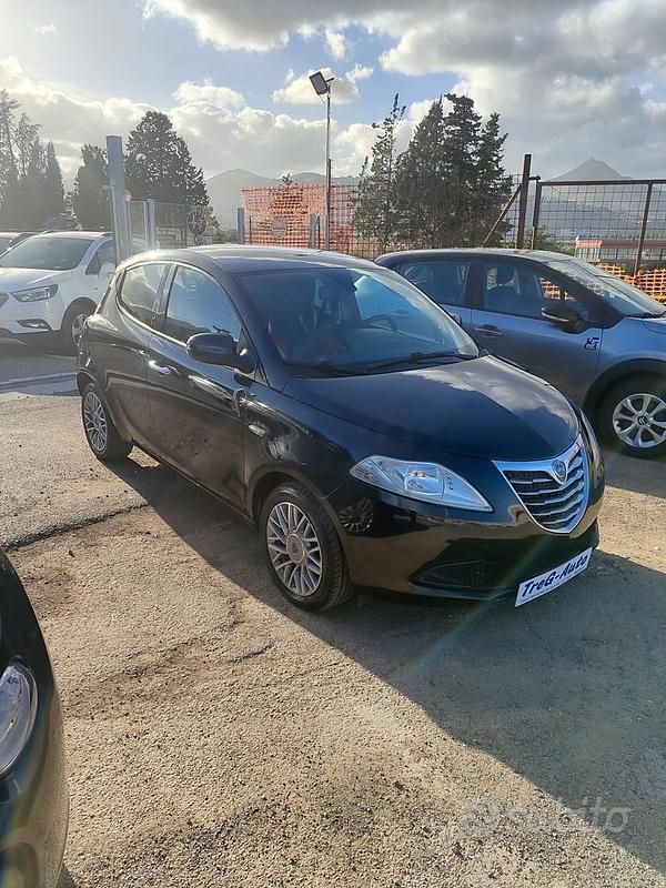 Nero Usata 2013 Lancia Ypsilon S Due volumi | 6500 € (Buon prezzo) - Immagine 1/4