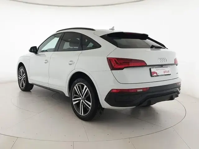 Begagnad Audi Q5 Sportback S-line plus 204 HK (150 kW) 2023 Vit SUV