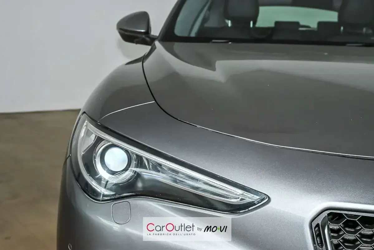 Usata Alfa Romeo Stelvio Executive 209 CV (153 kW) 2018 Grigio SUV