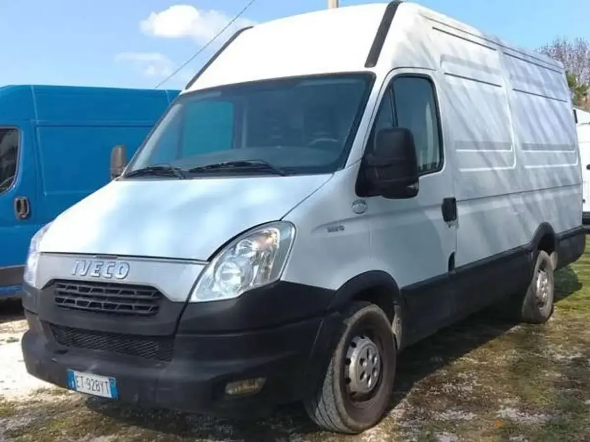 Usata Iveco Daily 126 CV (92 kW) 2015 Bianco Furgone