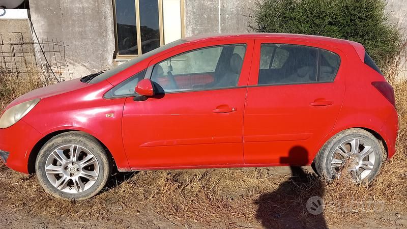 Usata Opel Corsa 75 CV (55 kW) 2007 Rosso Utilitaria