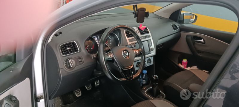 Grigio Usata 2016 VW Polo Cross Due volumi | 9500 € (Buon prezzo) - Immagine 1/4