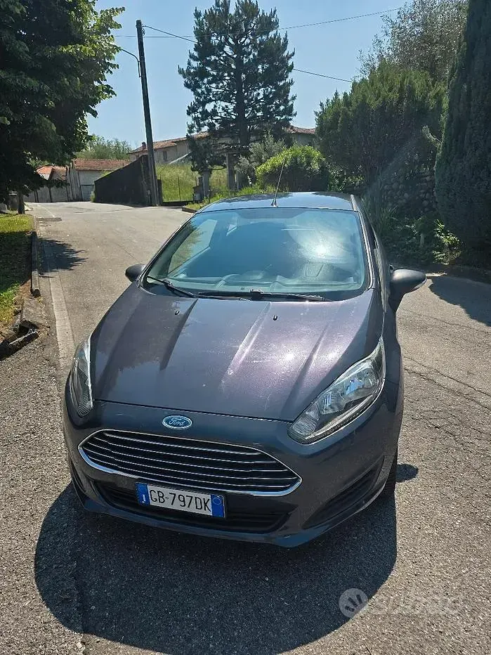 Usata Ford Fiesta 75 CV (55 kW) 2013 Berlina