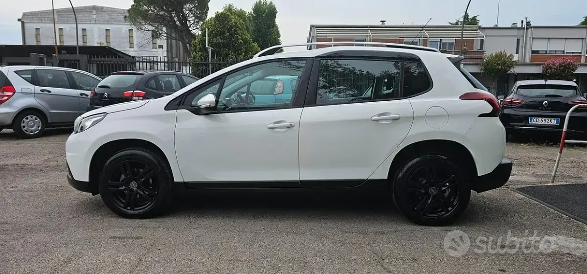 Usata Peugeot 2008 Active 99 CV (72 kW) 2017 Bianco SUV