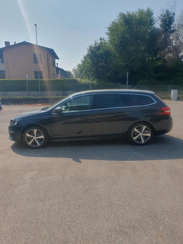 Nero Usata 2019 Peugeot 308 GT-line Station wagon | 11.000 € (Molto cara) - Immagine 1/4