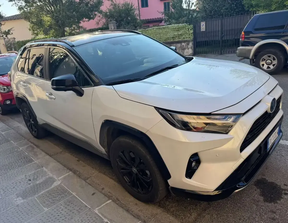Usata Toyota RAV4 Hybrid Style 178 CV (130 kW) 2024 Bianco SUV