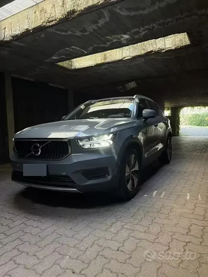 Usata Volvo XC40 163 CV (119 kW) 2022 Grigio SUV