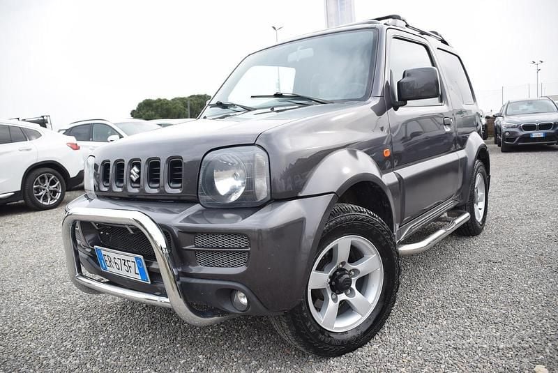 Usata Suzuki Jimny 86 CV (63 kW) 2011 Grigio SUV