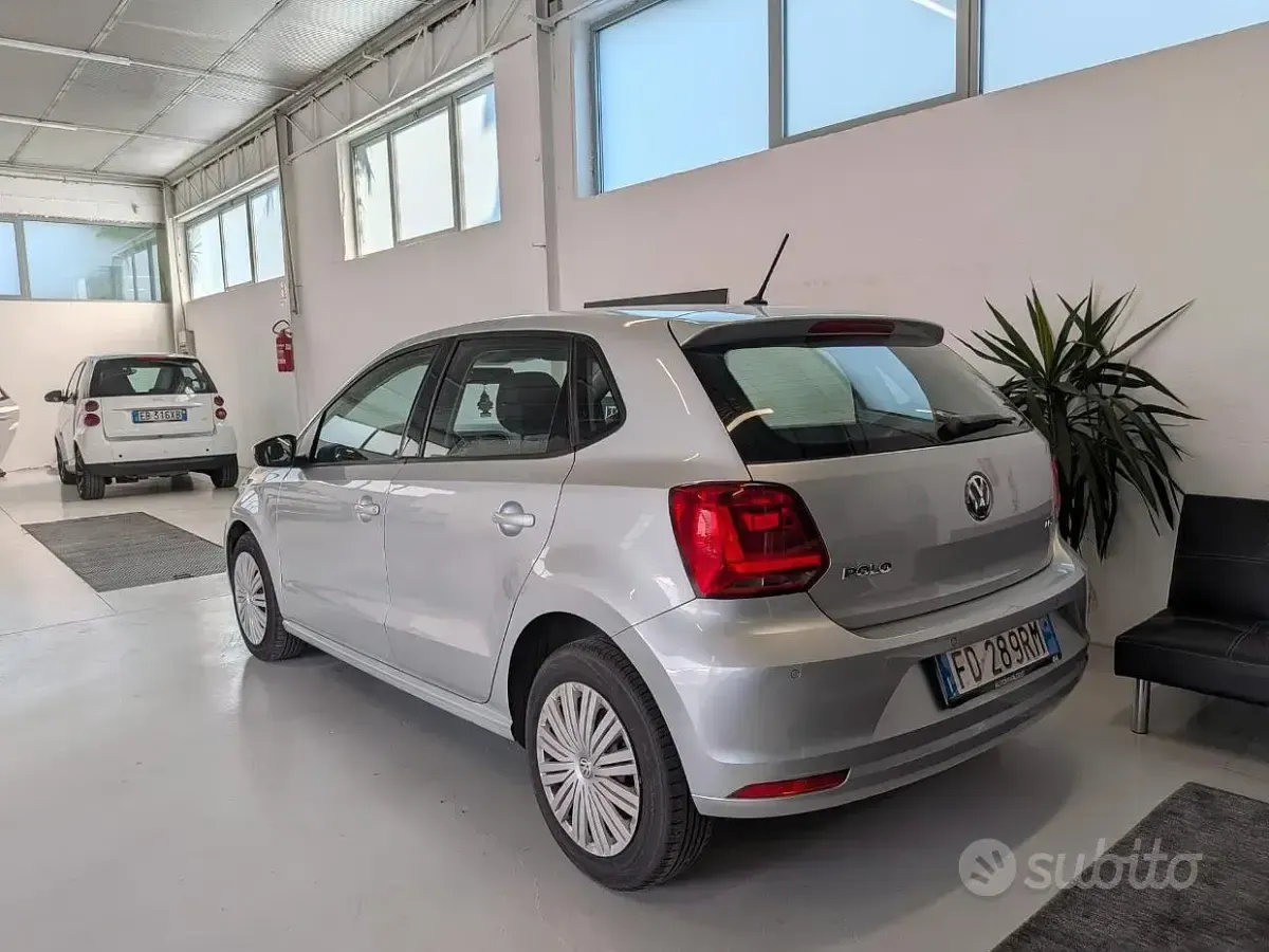 Usata VW Polo Comfortline 75 CV (55 kW) 2016 Argento Berlina