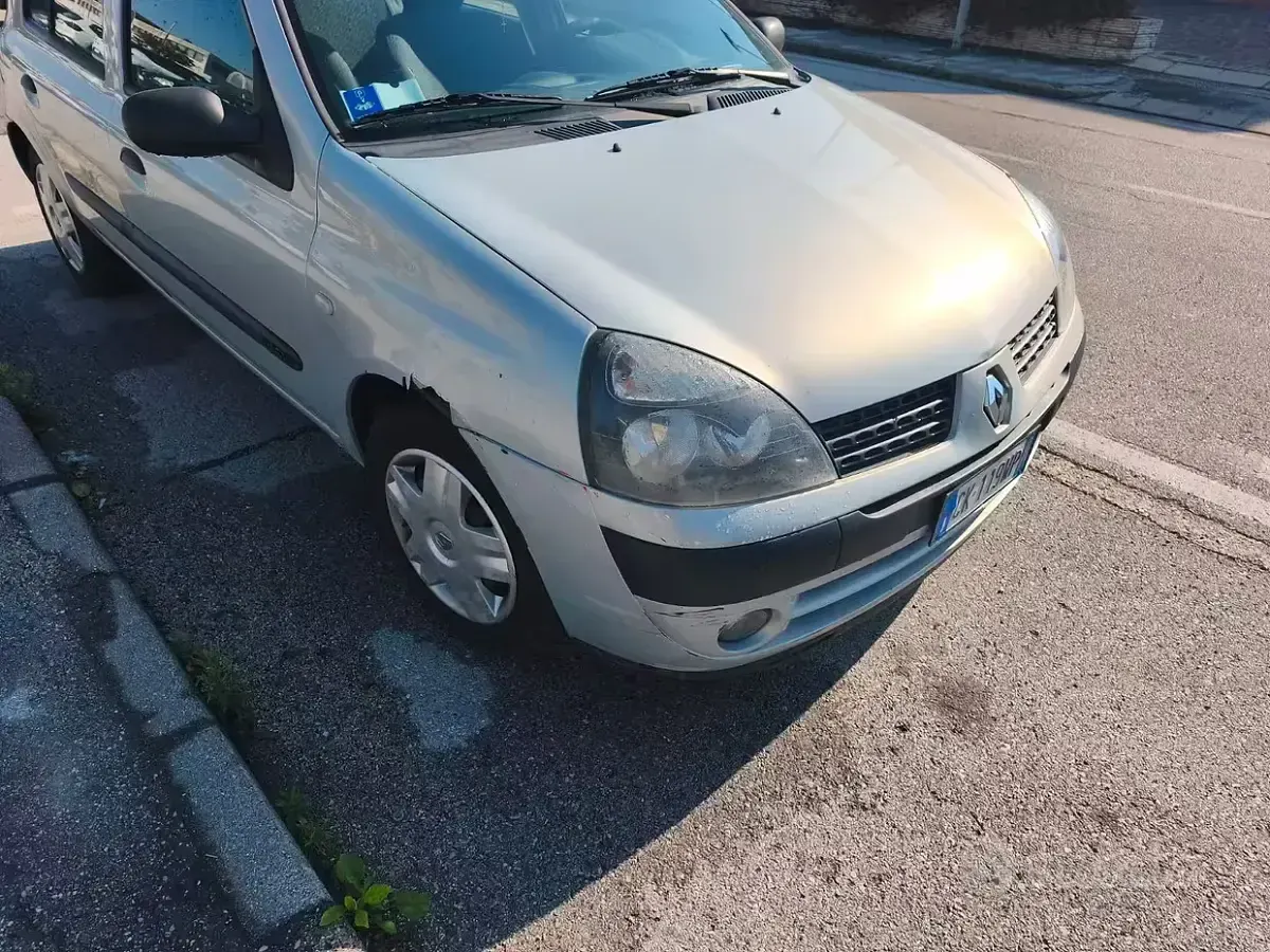 Usata Renault Clio II 65 CV (47 kW) 2003 Grigio Berlina