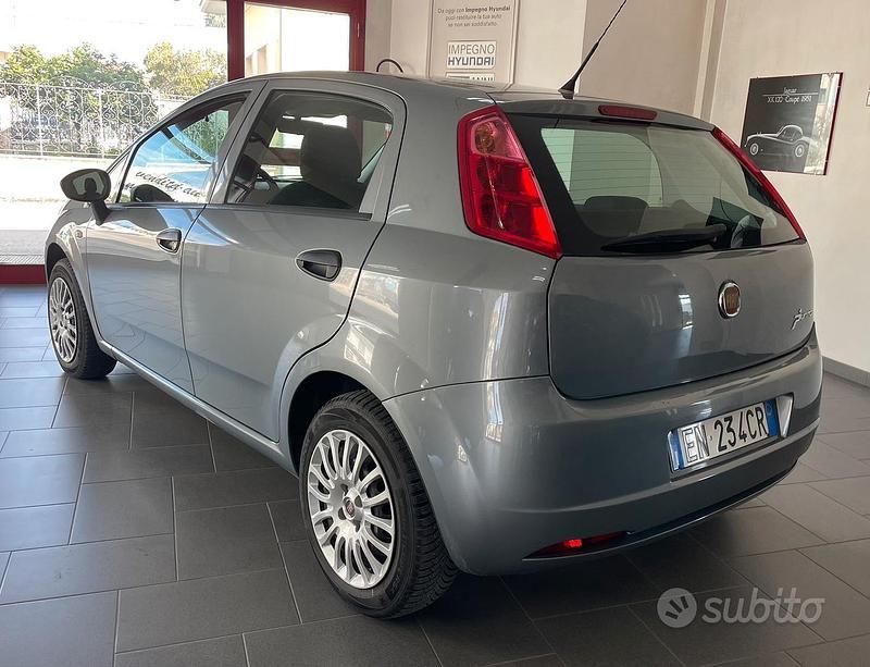 Usata Fiat Grande Punto 75 CV (55 kW) 2012 Grigio Utilitaria