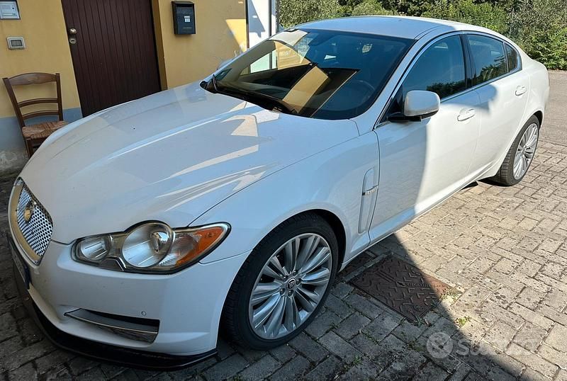 Usata Jaguar XF Luxury 241 CV (177 kW) 2010 Bianco Berlina